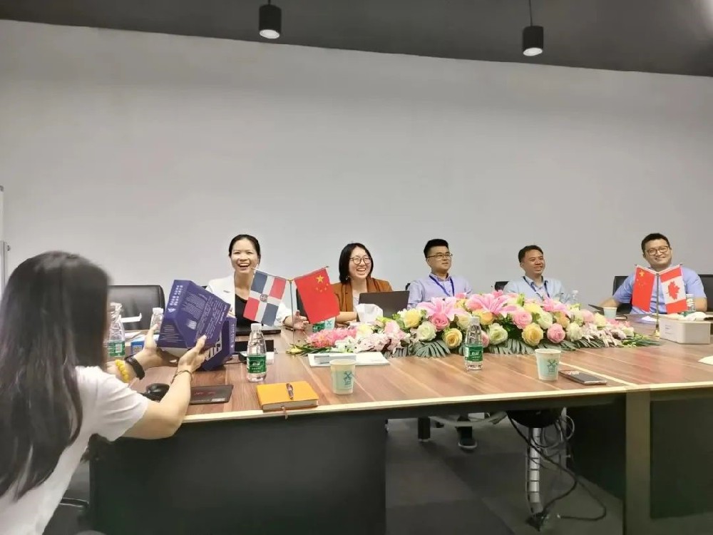 We warmly welcome QIU Huiling, VICE dean of Shenzhen University of Technology and her delegation to visit our company for communication and guidance
